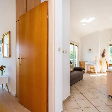 Pet Friendly In With Kitchen * Bibinje