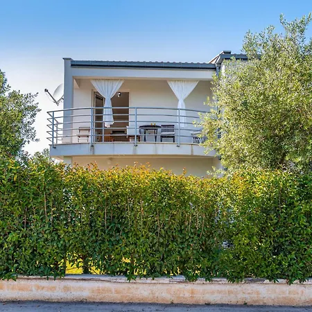 Nyaraló Pet Friendly In With Kitchen *