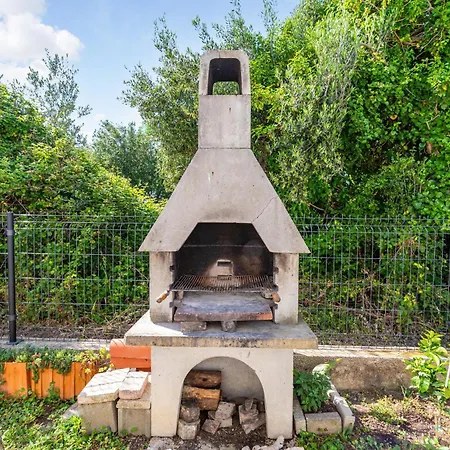 Pet Friendly In With Kitchen
