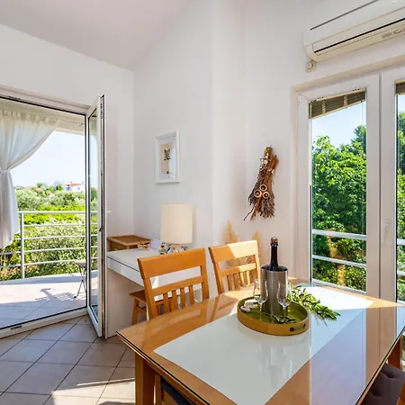 Pet Friendly In With Kitchen ביבינייה
